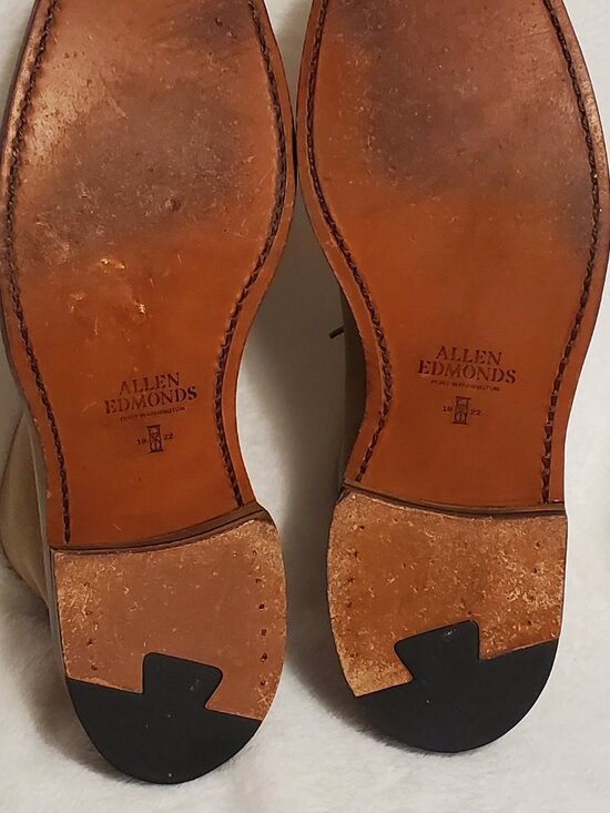 Allen Edmonds Luxury Suede Chukka boot Mens‎ Size 11 1/2 Color: Khaki  EUC!